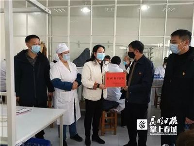 盤龍區(qū)總工會(huì)慰問疫情防控物資生產(chǎn)一線職工